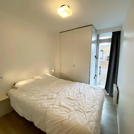 In By Sandy Beaches Nieuwpoort