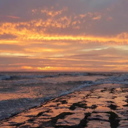 In By Sandy Beaches ニーウポールト